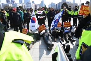 보수단체 국회 앞 시위