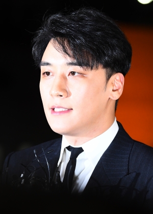 성접대 의혹 승리 경찰 자진출석
