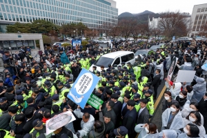 재판이 끝난 후 광주지방법원을 나오는 전두환 전 대통령