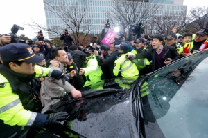 재판이 끝난 후 광주지방법원을 나오는 전두환 전 대통령