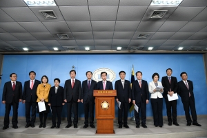 측근비리 무혐의, 기자회견 갖는 김기현 전 울산시장