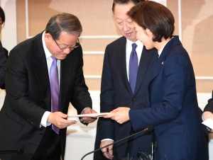 한국당, 경제단체 초청 긴급간담회