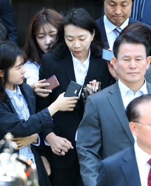 나란히 법정 출석한 이명희-조현아