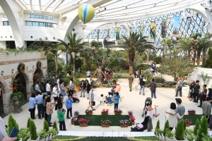 관람객들로 북적이는 서울식물원 온실