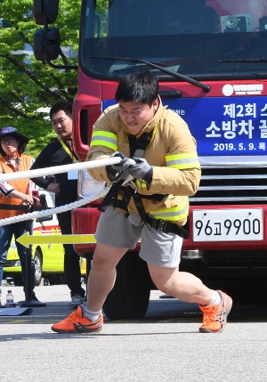 제2회 스트롱맨 소방차 끌기 대회