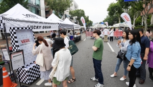 '30년 만에 돌아온 대학로 차 없는 거리'