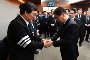 이희호 여사 빈소에 도착한 김정은 조화와 조전