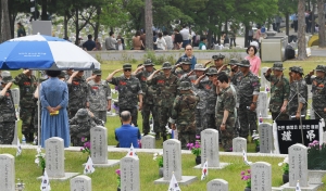 제 64회 현충일, '희생 잊지 않겠습니다'