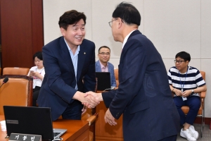 자유한국당 보이콧, 반쪽 회의