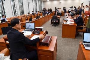 자유한국당 보이콧, 반쪽 회의