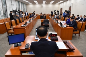 자유한국당 보이콧, 반쪽 회의