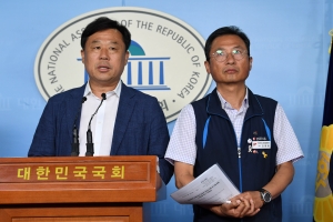 국회 찾은 김명환 민노총 위원장