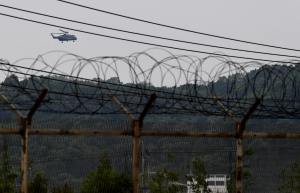 DMZ 향하는 문재인-트럼프, 정전 66년 만에 북한 만나는 미국