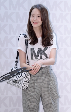 윤아, 마이클 코어스 포토행사