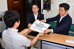 정경두 장관 해임안 제출