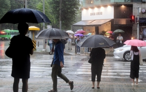 서울 호우경보, '물보라치는 출근길'