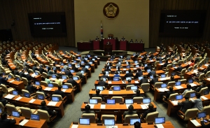 국회, 일본 보복적 수출 규제 철회 촉구 결의안 '만장일치' 채택