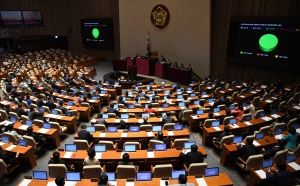 국회, 일본 보복적 수출 규제 철회 촉구 결의안 '만장일치' 채택