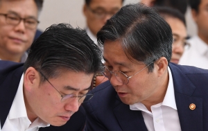 일본 수출규제 대책 논의 위해 국회 찾은 성윤모-박영선