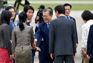 동남아 순방 떠나는 문재인