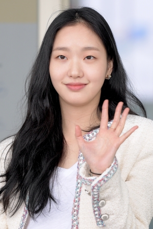 김고은, 수줍은 출국길