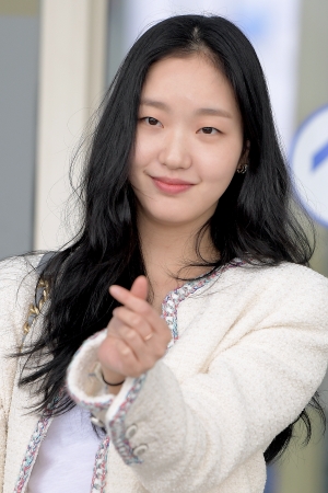 김고은, 수줍은 출국길