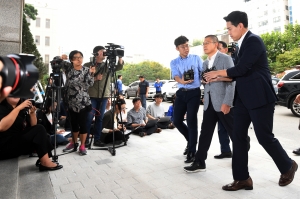 황교안 패스트트랙 관련 검찰 자진출석