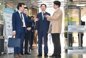 '드루킹 댓글조작' 항소심 공판 출석한 김경수 지사