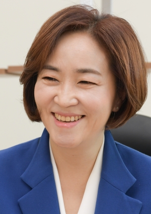 이은영 한국여론연구소 소장 인터뷰