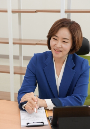 이은영 한국여론연구소 소장 인터뷰