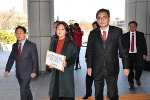 청와대 고발장 제출한 자유한국당