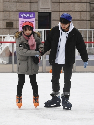 소한’(小寒)에 스케이트 즐기는 시민들