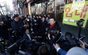 '종로구 첫 현장 행보' 나선 황교안 자유한국당 대표