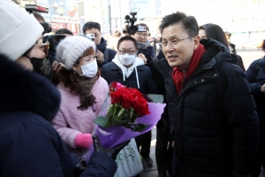 '종로구 첫 현장 행보' 나선 황교안 자유한국당 대표