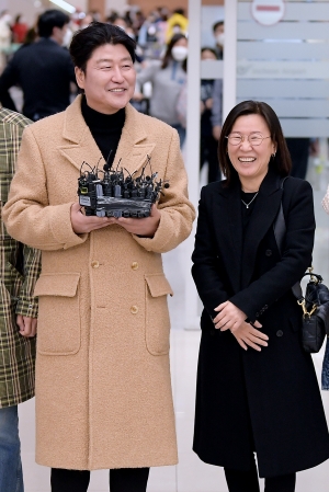 영화 '기생충' 주역들, 아카데미 시상식 마치고 귀국