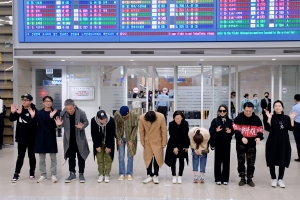 영화 '기생충' 주역들, 아카데미 시상식 마치고 귀국