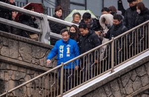 영화 기생충 촬영지 찾은 이낙연 전 총리