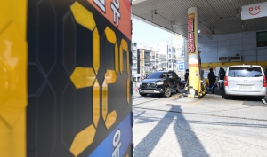 기름값 8주째 하락, 휘발유 1300원대... '코로나19 영향'