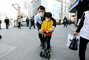 최재성 잠실새내역 인근 선거유세