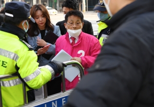 윤리위원회 참석하는 차명진 후보