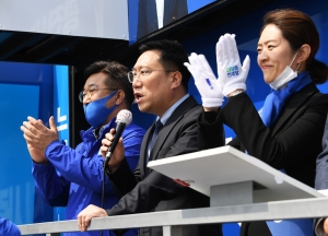 양정철 민주연구원장 지워사격 받은 고민정 후보