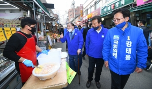 라떼는 유세단 강태웅 후보 유세 지원