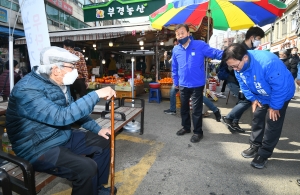 라떼는 유세단 강태웅 후보 유세 지원