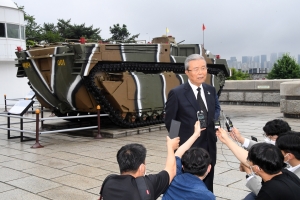 인천상륙작전기념관 찾은 김종인