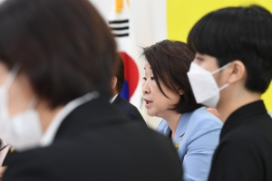 지지자 메시지 읽는 류호정