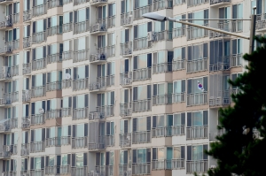 '빨간불 켜진 제헌절 태극기 게양'