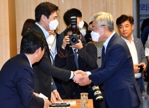 일본 경제보복 1주년 정책토론회 갖는 이재명