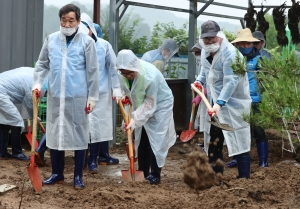 충북 음성 수해지역 찾은 더불어민주당