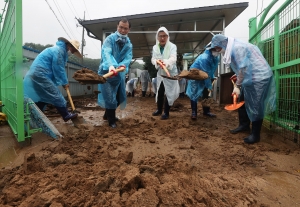 충북 음성 수해지역 찾은 더불어민주당