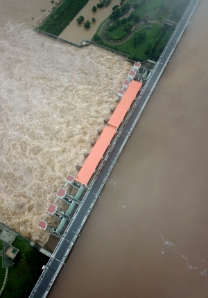 수문 연 군남댐